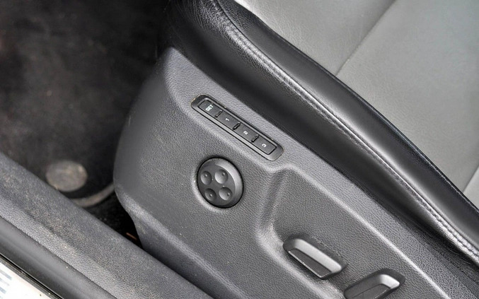 Skoda Superb cena 29900 przebieg: 240000, rok produkcji 2011 z Złotów małe 379